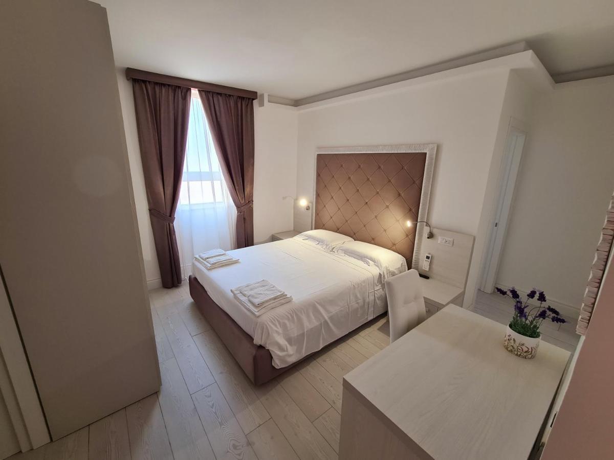 Isola Nel Parco Villas & Rooms La Maddalena  Extérieur photo